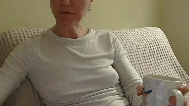 Snapshot of AuroraAG chatting on April 14, 2026, 8:14 pm AuroraAG online show from April 14, 2026, 8:14 pm