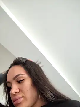 SiennaLuxexx online show from March 19, 2026, 12:16 pm