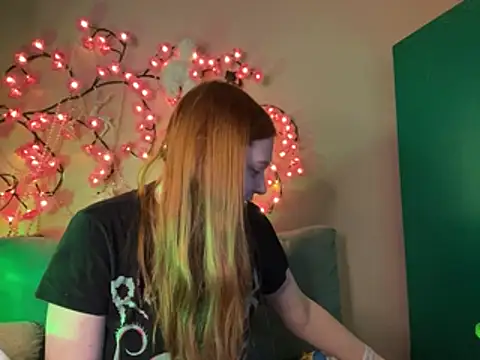 Snapshot of Ungoliant_Kiss chatting on April 19, 2026, 6:10 pm Ungoliant Kiss online show from April 19, 2026, 6:10 pm