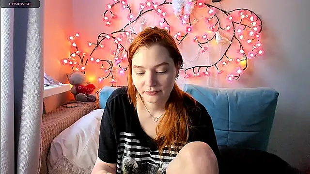 Snapshot of Ungoliant_Kiss chatting on June 25, 2026, 6:13 pm Ungoliant Kiss online show from June 25, 2026, 6:13 pm
