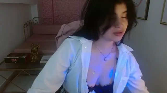 Nina harpper  online show from April 11, 2026, 1:37 pm