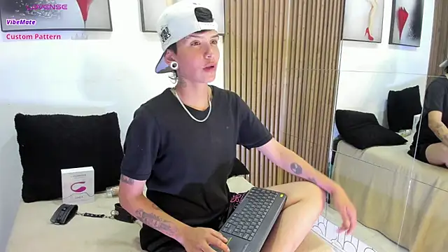 Snapshot of naughty_girlwd chatting on December 17, 2025, 4:39 am naughty girlwd online show from December 17, 2025, 4:39 am