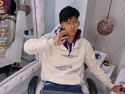 Valentino Lux online show from December 14, 2025, 12:00 pm