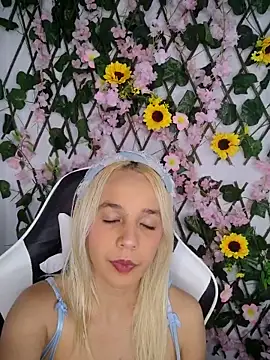 Snapshot of KasumiSophia chatting on April 10, 2026, 12:12 pm KasumiSophia online show from April 10, 2026, 12:12 pm
