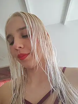 Snapshot of KasumiSophia chatting on June 1, 2026, 12:27 pm KasumiSophia online show from June 1, 2026, 12:27 pm