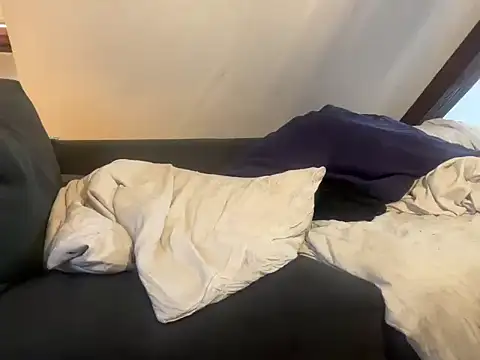 Snapshot of CBT-Sounding chatting on December 4, 2025, 12:04 pm CBT-Sounding online show from December 4, 2025, 12:04 pm