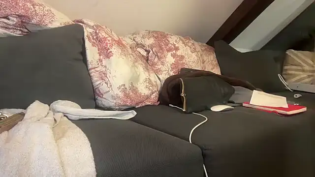 Snapshot of CBT-Sounding chatting on December 15, 2025, 4:57 pm CBT-Sounding online show from December 15, 2025, 4:57 pm