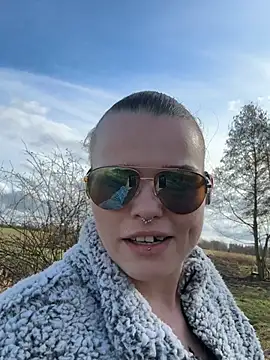 LoreenKinky online show from February 28, 2026, 1:11 pm