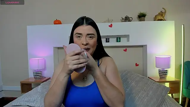 Snapshot of AnikaRomanoff_ chatting on May 8, 2026, 11:36 am AnikaRomanoff online show from May 8, 2026, 11:36 am