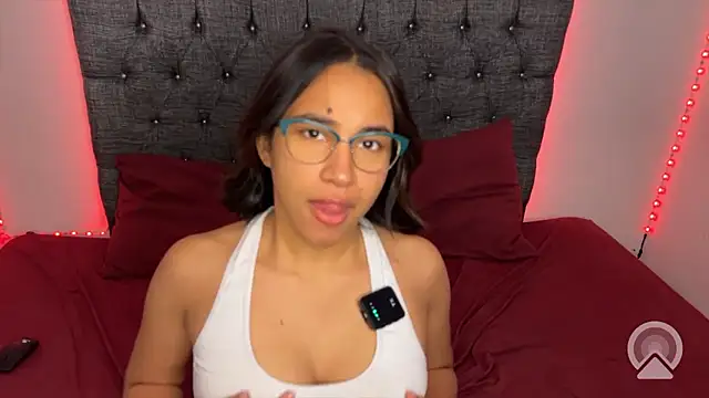 Snapshot of yourlatinhot chatting on January 7, 2026, 3:33 am yourlatinhot online show from January 7, 2026, 3:33 am