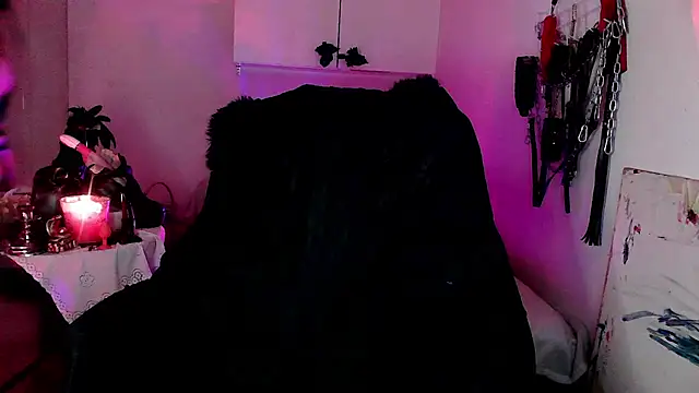 EmpressMorrigan online show from February 8, 2026, 2:15 pm