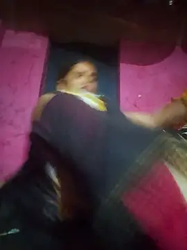 Your-shreya143 online show from April 12, 2026, 7:28 pm