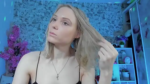 Snapshot of Gina_Gina_love chatting on April 24, 2026, 1:18 am Gina Gina love online show from April 24, 2026, 1:18 am