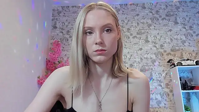 Snapshot of Gina_Gina_love chatting on May 6, 2026, 1:09 am Gina Gina love online show from May 6, 2026, 1:09 am