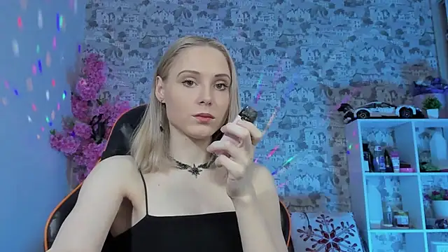 Snapshot of Gina_Gina_love chatting on April 18, 2026, 1:08 am Gina Gina love online show from April 18, 2026, 1:08 am