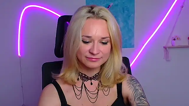 Melodie Aster online show from May 2, 2026, 11:37 am