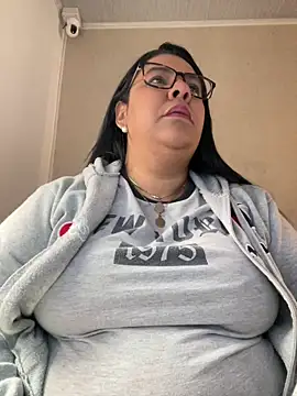 Carameloswing1 online show from April 19, 2026, 1:23 pm