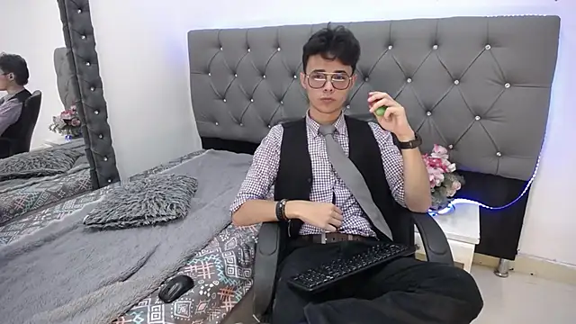 Jules Silver02 online show from December 4, 2025, 9:14 pm