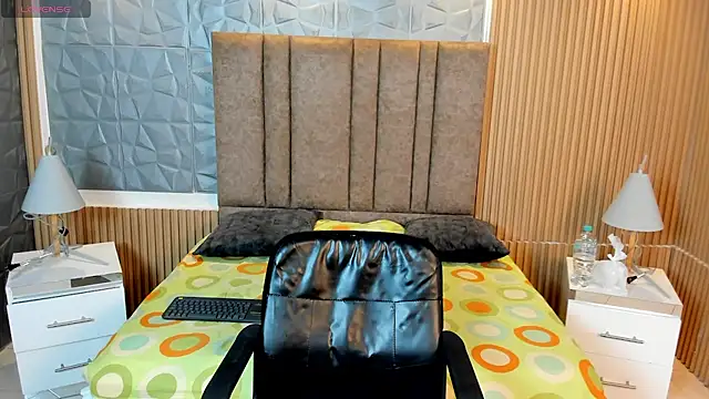 Snapshot of TiffanyHoustton chatting on February 3, 2026, 12:10 pm TiffanyHoustton online show from February 3, 2026, 12:10 pm