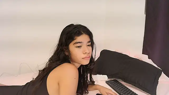 Snapshot of phia_carter chatting on January 14, 2026, 1:31 am phia carter online show from January 14, 2026, 1:31 am