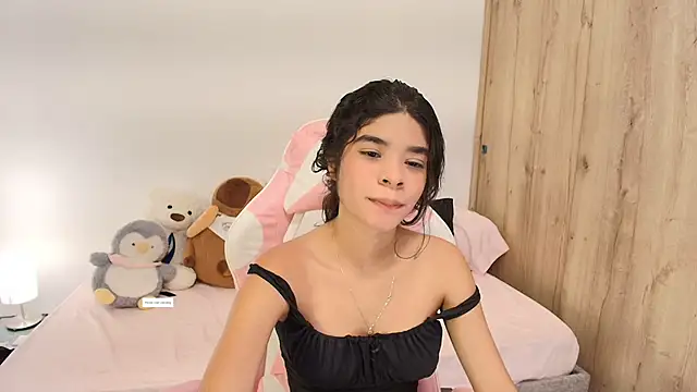 Snapshot of phia_carter chatting on February 18, 2026, 2:20 am phia carter online show from February 18, 2026, 2:20 am