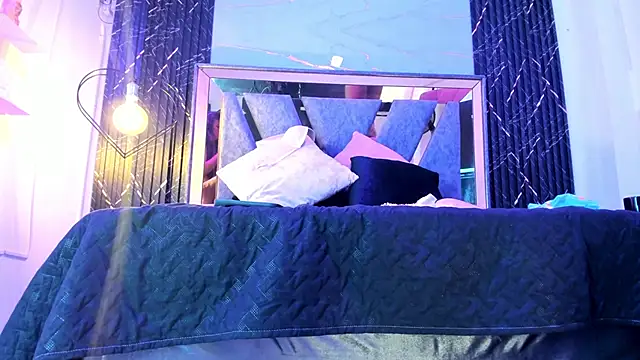 Snapshot of Hotty_redd chatting on December 4, 2025, 7:35 pm Hotty redd online show from December 4, 2025, 7:35 pm