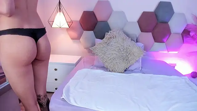 Snapshot of LyraVendrell chatting on February 5, 2026, 12:01 pm LyraVendrell online show from February 5, 2026, 12:01 pm