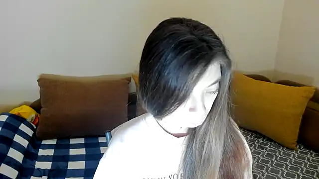 Snapshot of LikaAliston chatting on December 19, 2025, 8:38 am LikaAliston online show from December 19, 2025, 8:38 am