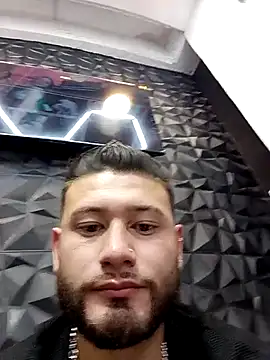 Snapshot of MaxSteel_x chatting on December 5, 2025, 5:22 pm MaxSteel x online show from December 5, 2025, 5:22 pm