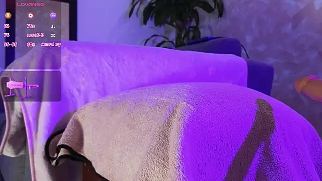 Saly Moon1 online show from March 22, 2026, 4:05 am