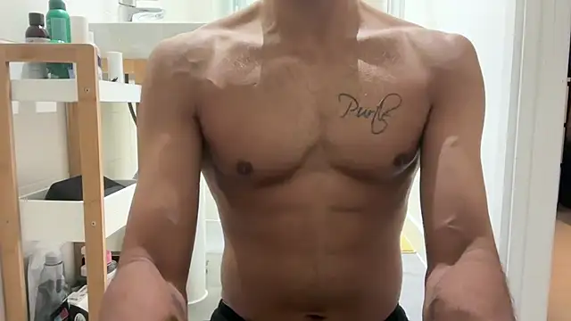 Snapshot of RandyRik chatting on December 16, 2025, 7:07 pm RandyRik online show from December 16, 2025, 7:07 pm