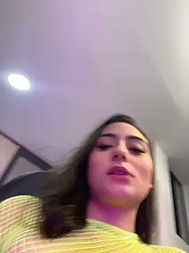 Snapshot of Niicoletta_White chatting on December 17, 2025, 9:53 pm Niicoletta White online show from December 17, 2025, 9:53 pm