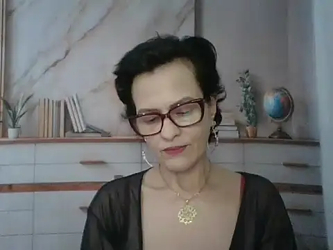 Snapshot of Luna-Hot0802 chatting on December 17, 2025, 6:35 pm Luna-Hot0802 online show from December 17, 2025, 6:35 pm