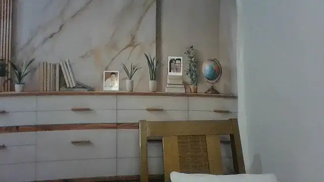 Snapshot of Luna-Hot0802 chatting on March 28, 2026, 8:43 pm Luna-Hot0802 online show from March 28, 2026, 8:43 pm