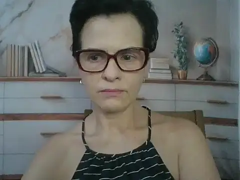 Snapshot of Luna-Hot0802 chatting on February 9, 2026, 1:42 pm Luna-Hot0802 online show from February 9, 2026, 1:42 pm