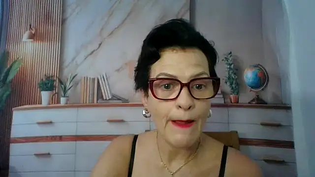Snapshot of Luna-Hot0802 chatting on February 16, 2026, 1:10 pm Luna-Hot0802 online show from February 16, 2026, 1:10 pm