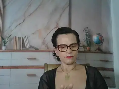 Snapshot of Luna-Hot0802 chatting on January 6, 2026, 12:53 pm Luna-Hot0802 online show from January 6, 2026, 12:53 pm