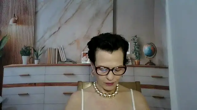 Snapshot of Luna-Hot0802 chatting on April 6, 2026, 1:12 pm Luna-Hot0802 online show from April 6, 2026, 1:12 pm