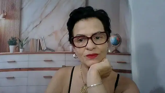 Snapshot of Luna-Hot0802 chatting on February 17, 2026, 12:57 pm Luna-Hot0802 online show from February 17, 2026, 12:57 pm