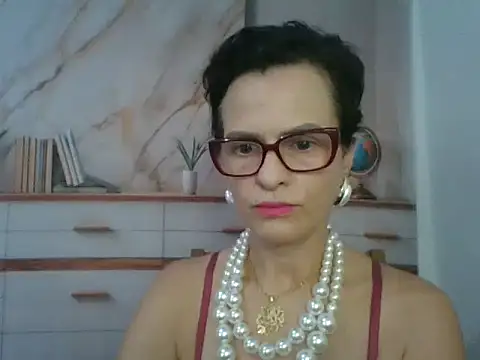Snapshot of Luna-Hot0802 chatting on February 4, 2026, 2:23 pm Luna-Hot0802 online show from February 4, 2026, 2:23 pm