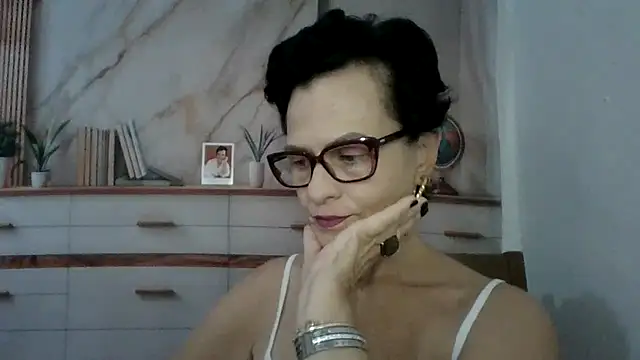 Snapshot of Luna-Hot0802 chatting on April 10, 2026, 12:12 pm Luna-Hot0802 online show from April 10, 2026, 12:12 pm