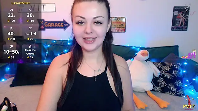 Snapshot of MonicaMoonly chatting on December 5, 2025, 8:28 pm MonicaMoonly online show from December 5, 2025, 8:28 pm