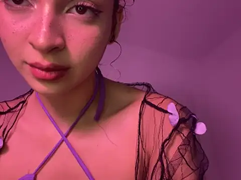 Snapshot of Anne_Wyntheris chatting on December 22, 2025, 1:28 am Anne Wyntheris online show from December 22, 2025, 1:28 am