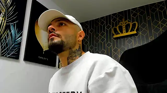 Snapshot of lucky_smith1 chatting on December 15, 2025, 9:42 pm lucky smith1 online show from December 15, 2025, 9:42 pm