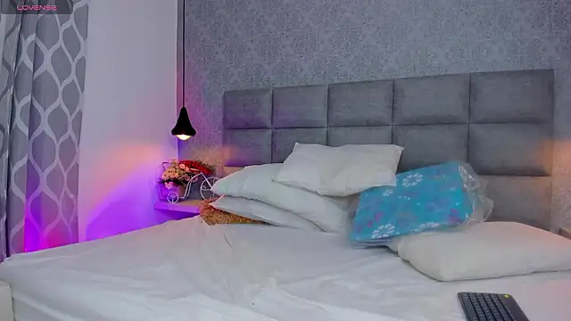 emilyy r online show from February 25, 2026, 6:52 pm