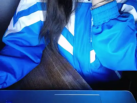 Snapshot of maian_love chatting on December 15, 2025, 7:09 pm maian love online show from December 15, 2025, 7:09 pm