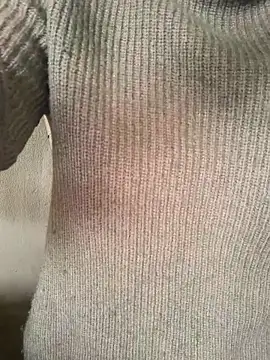 Snapshot of maian_love chatting on December 4, 2025, 8:35 am maian love online show from December 4, 2025, 8:35 am