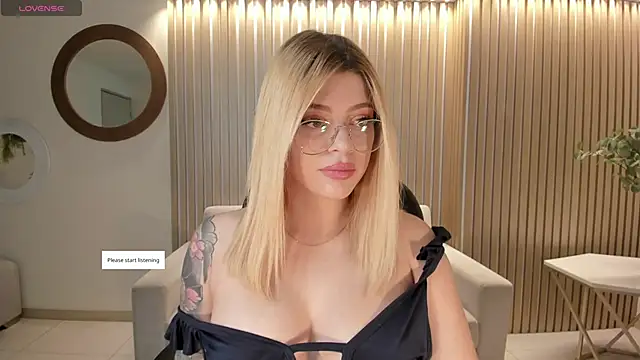 Snapshot of MadisonKane chatting on April 24, 2026, 11:23 am MadisonKane online show from April 24, 2026, 11:23 am