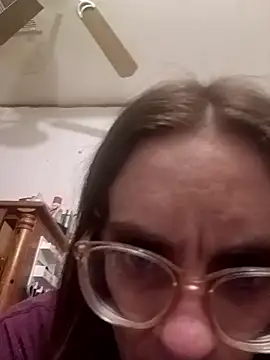 Snapshot of snowbird1117 chatting on January 10, 2026, 9:04 am snowbird1117 online show from January 10, 2026, 9:04 am