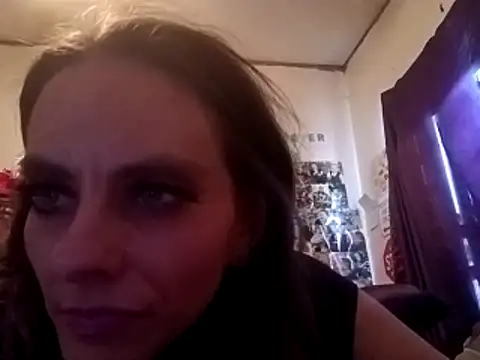 Snapshot of snowbird1117 chatting on December 21, 2025, 10:43 pm snowbird1117 online show from December 21, 2025, 10:43 pm